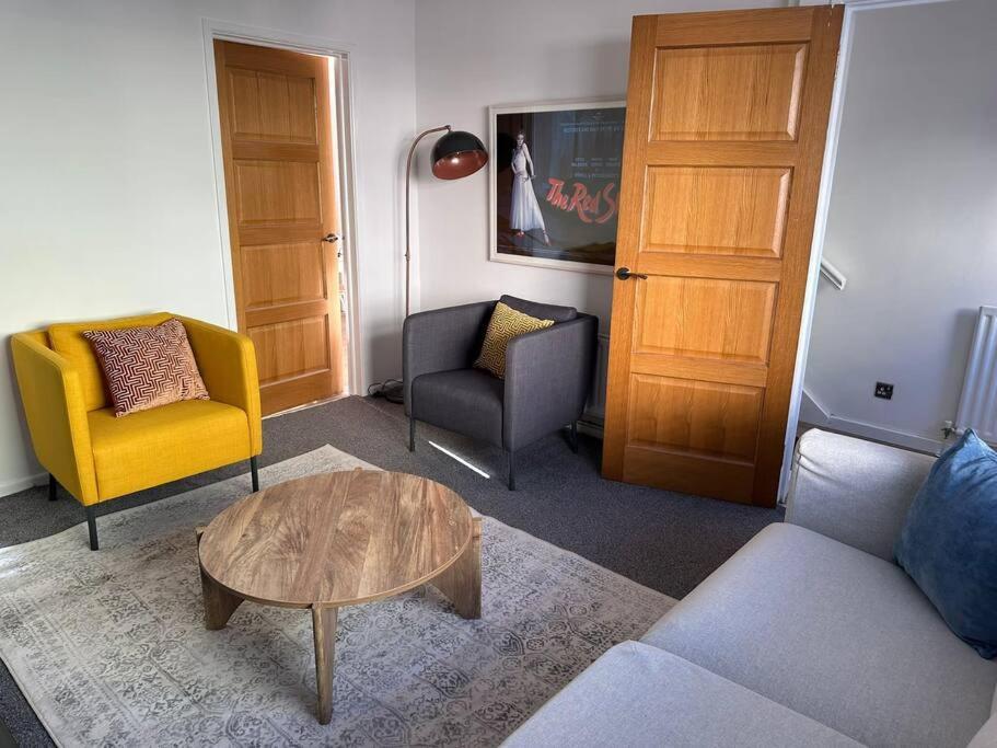 Revamped Holywood Town Centre Houseアパートメント エクステリア 写真