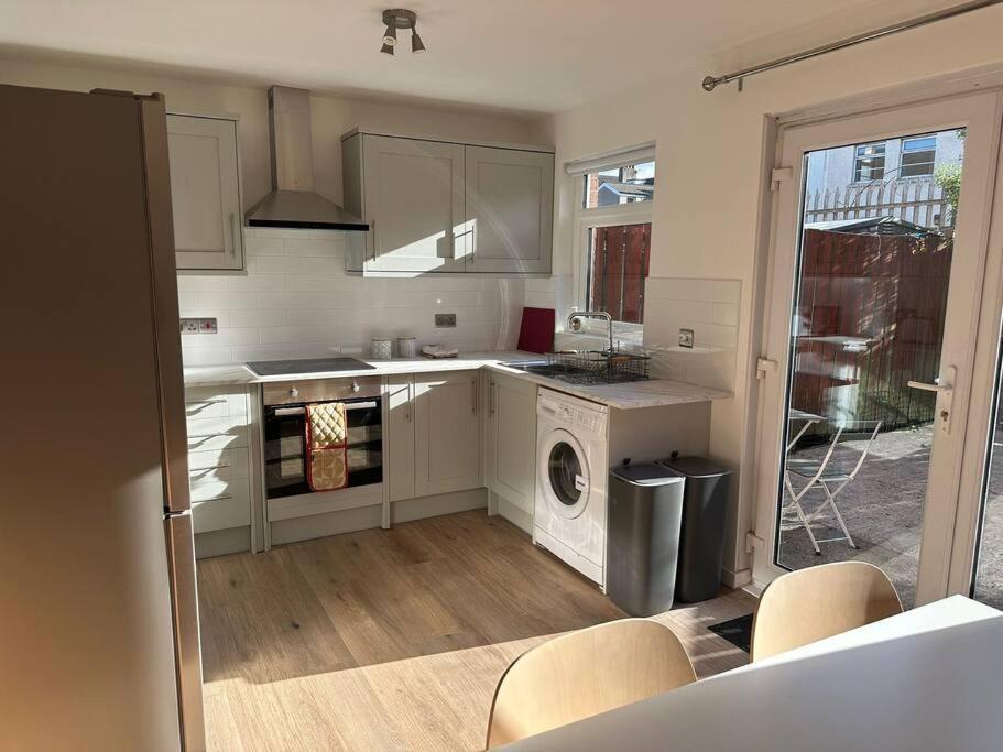 Revamped Holywood Town Centre Houseアパートメント エクステリア 写真